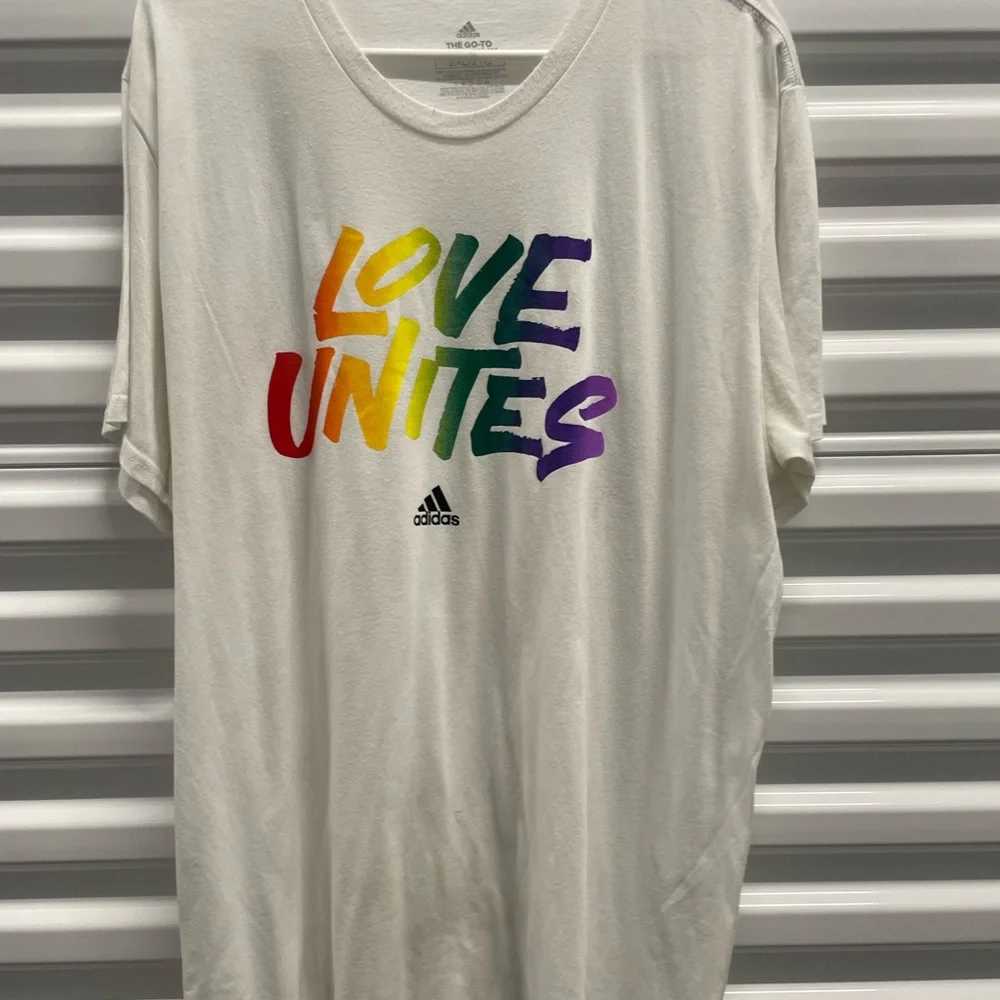 Adidas tee - Picture 1 of 1